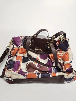 COACH Y2K Ashley 徽标围巾印花缎紫色多色钱包 — 第 1/4 张图片