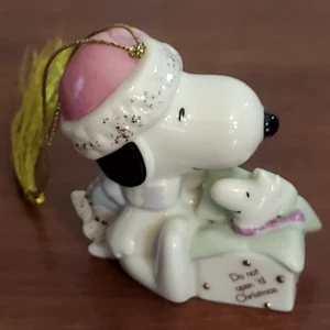 2003 Peanuts LENOX Porzellan SNOOPY DO NOT OPEN TIL Woodstock Weihnachten ORNAMENT - Bild 1 von 3
