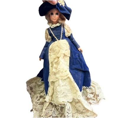 EEGEE COMPANY Boneca Vintage Anos 1960 Vinil Veludo Vestido Azul Olhos Abertos e Fechados 15" - Imagem 1 de 4