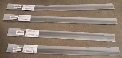 JUEGO DE MOLDURAS DE CINTURÓN DE PUERTA DELANTERO Y TRASERO LEXUS OEM DE FÁBRICA 2001-2005 IS300  Foto 1 de 2