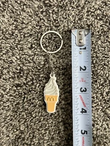 Llavero con cono de helado McDonald's - Imagen 1 de 1