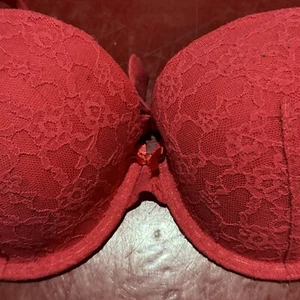 Sujetador de encaje rojo Victorias Secret VS Demi para mujer talla 32DD con alambre ligeramente forrado - Imagen 1 de 8