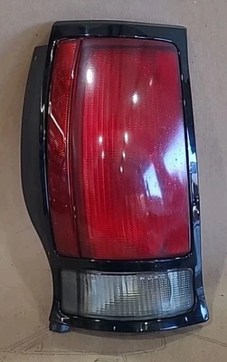 1991-1996 Buick Roadmaster Wagon Passenger Side Right Taillight Tail Lamp Lens — 第 1/2 张图片