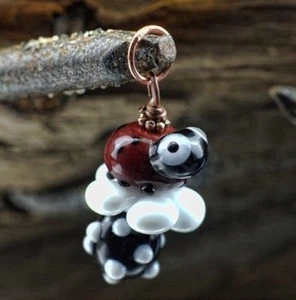 Entzückende Denise Annette Marienkäfer Lampwork Pendelleuchte Kupferdraht - Bild 1 von 3