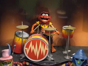 Figura de acción Diamond Select Toys Disney Los Muppets Animal con kit de batería - Imagen 1 de 5