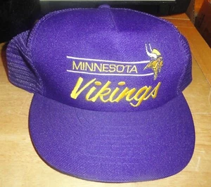 VINTAGE MINNESOTA VIKINGS SCRIPT SPELL OUT BASEBALL HAT CAP NFL SNAPBACK ANNCE - Picture 1 of 3