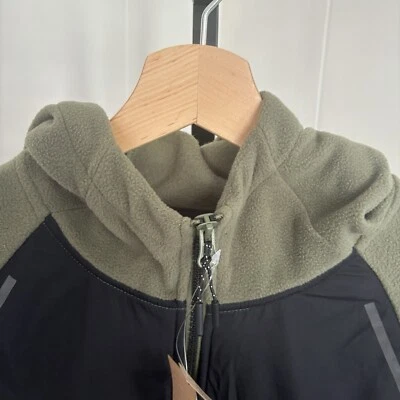 NUEVO CON ETIQUETAS ASICS Para Hombres Pequeño Tejido Polar Deportivo Cremallera Completa Verde Negro Rendimiento Sudadera con Capucha Foto 1 de 4