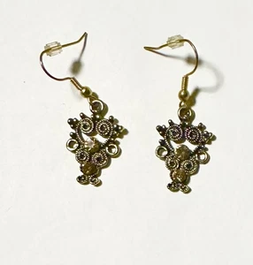 Goldfarbene Ohrhänger im viktorianischen Stil - Bild 1 von 1