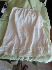 Vintage American Maid  Half Slip Ivory Size M in good shape - Picture 1 of 5