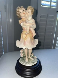 Giuseppe Armani 2001 Figurine "My Little Brother” 1603C Girl Holds Baby Brother - Picture 1 of 4