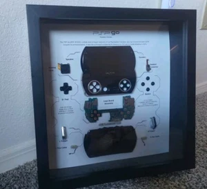 PSP GO Teardown in Shadow Box Display. - Bild 1 von 5