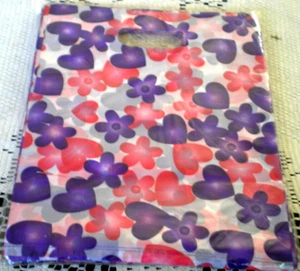 100 Shopping Gift Bags Size 6" X 8" Featuring Red & Purple Hearts & Flowers - Picture 1 of 1