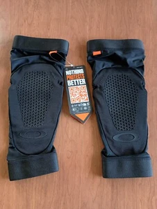 Oakley All Mountain D30 Blackout Knieprotektoren Pads 1 Paar Größe XS - Bild 1 von 21