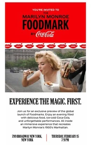 COCA COLA & MARILYN MONROE - EVENTO STAMPA VIP - RARO!!! SCIARPA, GUANTI, BORSA E CARTE - Foto 1 di 17