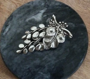 Vintage Silvertone Grape Cluster Hanging Stem with Leaf Brooch 1960's - Picture 1 of 5