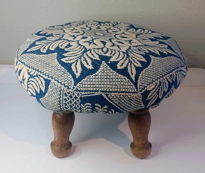 Taburete De Colección Cottage Core Algodón Azul con Diseño Floral Beige 4 Patas de Madera MCM Foto 1 de 4