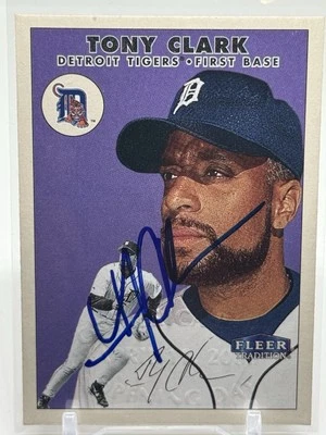 Tarjeta de béisbol Fleer Tradition Tony Clark #17 2000 firmada por los Tigres de Detroit Foto 1 de 2