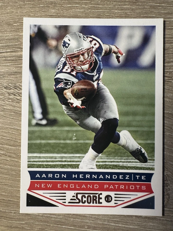 2013 Panini Score - AARON HERNANDEZ - Patriots - Image 1 of 2