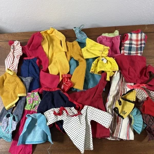 Lotto vestiti bambola Barbie vintage "leggi" - Foto 1 di 7