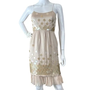 Vestido FENDI Italia 100% Seda Lentejuelas Plisado Dobladillo Cóctel Sin Mangas Beige IT 40 US 4 - Imagen 1 de 17