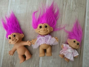 VINTAGE RUSS TROLL FAMILY FUSHIA PINK PURPLE HAIR DRESS CLOTHES 3" 5" FIGURES L3 - Picture 1 of 2