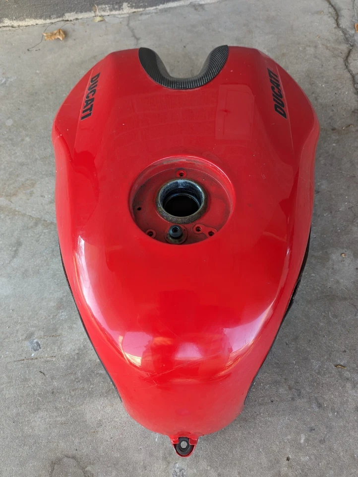 99-03 Ducati 996 s RED GAS TANK FUEL CELL PETROL RESERVOIR 748 916 998 #9011 - Image 1 of 4