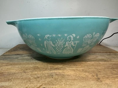 Vtg 444 PYREX TURQUOISE Blue Amish Butterprint Cinderella 4 Qt Mixing Bowl - Image 1 of 4