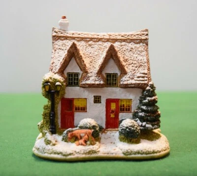 Lilliput Lane Snow Cottage - Yuletide Visitors - Mint in original box with deed. - Image 1 of 4