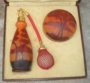 Flacon Art Deco Parfum Verre Emaillé Vaporisateur & Boite à Poudre - Picture 1 of 1