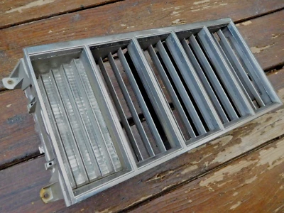 Rejilla derecha Phoenix con lente 1977-1979 Pontiac Phoenix OEM rejilla derecha de plástico Foto 1 de 4