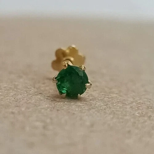 Preciosa esmeralda natural de oro amarillo de 18 k con tachuelas para hombre Foto 1 de 4