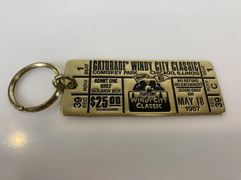 Vintage White Sox/Cubs Gatorade Windy City Classic Souvenir Key Chain 1987 Nice! Cover