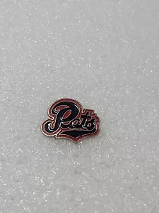 SOMBRERO DE COLECCIÓN REGINA PATS LOGOTIPO DE HOCKEY ESMALTADO SOLAPA PIN EMBRAGUE TRASERO DE UN SOLO POSTE - Imagen 1 de 4