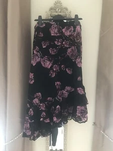 Skirt - Picture 1 of 4