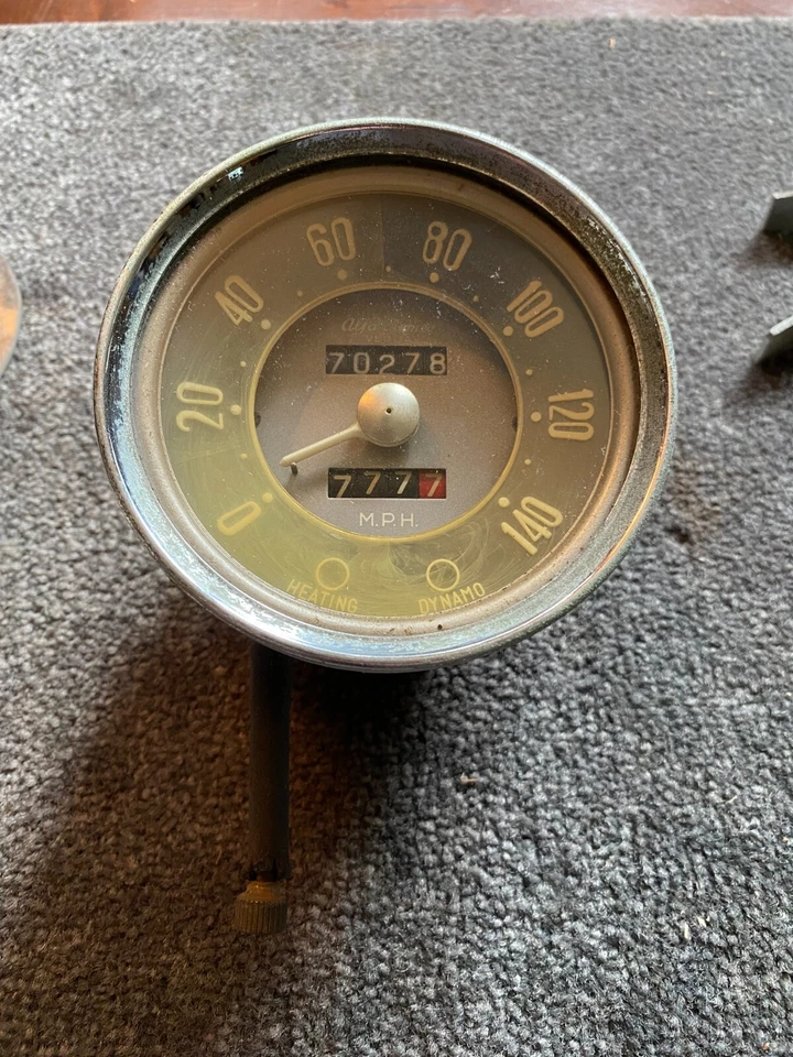 Original 1960s Alfa Romeo Giulietta Spider VEGLIA 140 MPH SPEEDOMETER w/ extras - Image 1 of 4