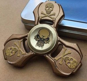 Calavera zinc metal triple dedo mano spinner inquieto juguete giratorio cojinete de acero - Imagen 1 de 1