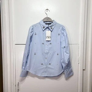 CAMISA ZARA NUEVA MUJER POPELINA ESTRÁS AZUL CLARO TALLA XS 8741/233 - Imagen 1 de 13