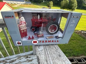 Ertl 1:16 Diecast Replica Red 1939 Farmall M parts and service set 16370-A, NIB - Picture 1 of 8