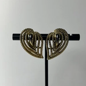 Vtg Signed TRIFARI TM Gold Tone Filigree Leaf Design Clip On Earrings - Picture 1 of 6
