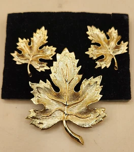 Vintage Avon 3pc Maple Leaf Autumn Brooch & Earrings Gold Tone Jewelry Set, EUC - Picture 1 of 17