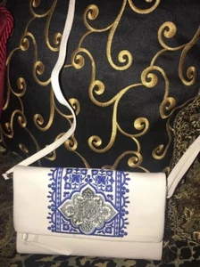 Bandolera con solapa de cuero Brighton Casablanca nueva con etiquetas al por menor $210 - Imagen 1 de 7