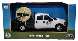 Big Country Toys - Ford Flatbed Truck with Hay Bale New In Box - Picture 1 of 6