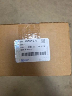 Cadillac Escalade GMC Yukon комплект натяжителя бокового ремня безопасности под правую руку новый от оригинального производителя 19351677 - Изображение 1 из 2