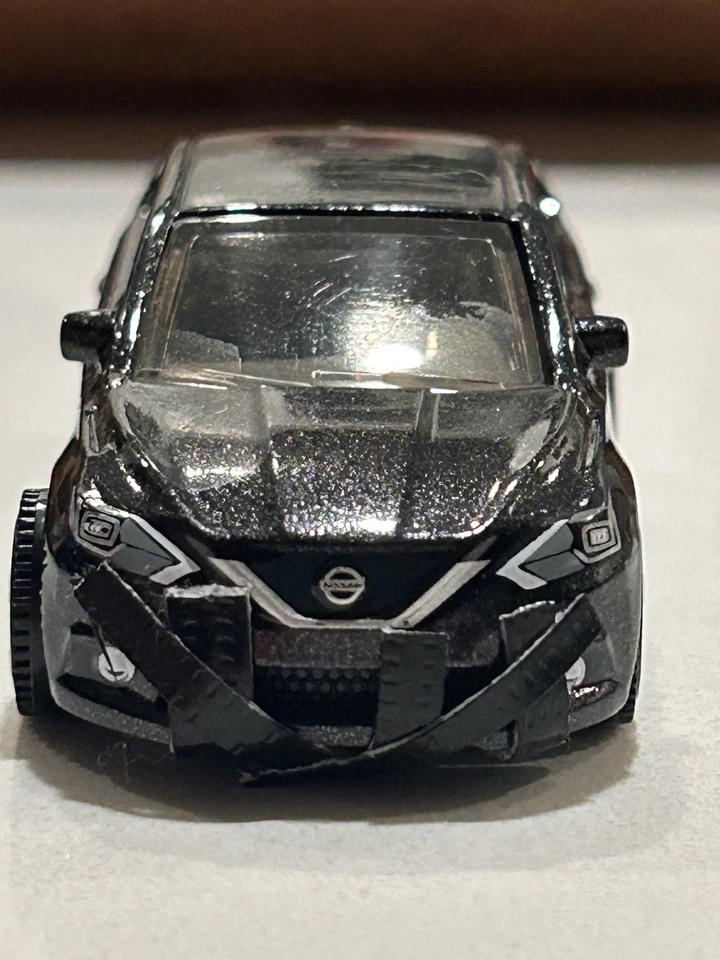 Caja de cerillas personalizada estrellada y dañada Nissan Sentra Beater Car 2026 A Case Mainline Foto 1 de 4