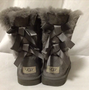 UGG 3280 Y  Boot Bailey Bow II Size 5 Gray/EUR 35/UK 4.….S165 - Picture 1 of 9