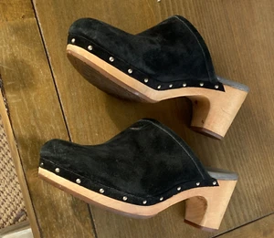 UGG Shoe Womens Size 8 Wood Clog Abbie Black Suede Leather Stud Mules Australia - Picture 1 of 8