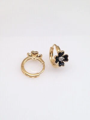 Pendientes de aro Huggie de plata de ley 925 con flor negra circonita cúbica para mujeres niños 10 mm/8 mm x 1,5 Foto 1 de 4