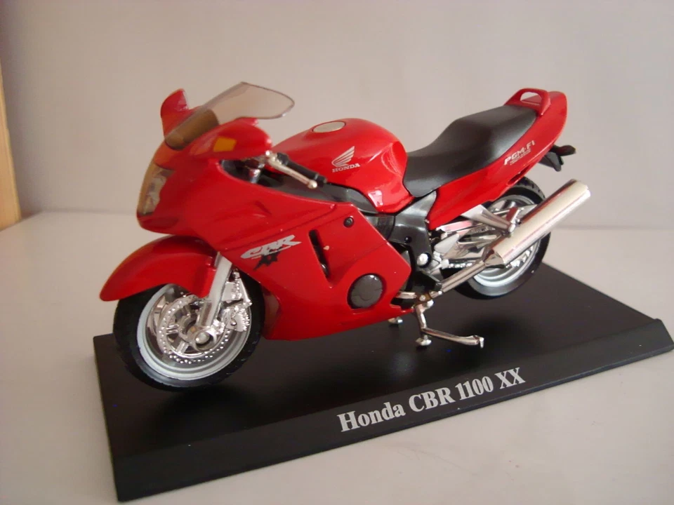 Honda CBR 1100 XX Blackbird  ROT - 1:18 Welly mit Standplatte - Bild 1 von 3