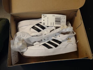 NEW PAIR OF ADIDAS HARD COURT LOW 1 WHITE SIZE 8 TODDLER - Picture 1 of 13