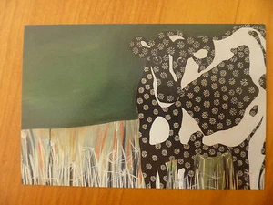 POSTCARD...HEIFER..COW..FRIESIAN CATTLE..ARTISTIC..HEIFER IN THE PADDOCK / GRASS - Picture 1 of 2